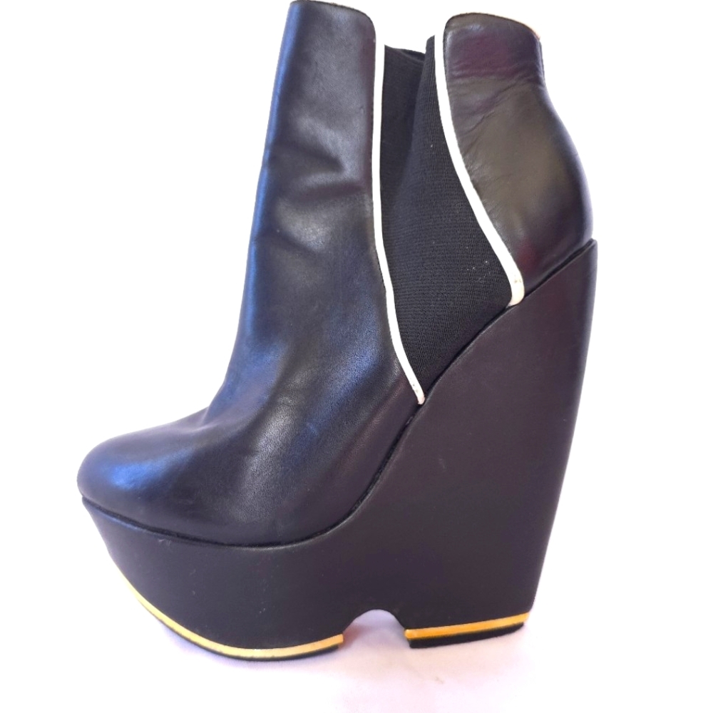 L.A.M.B. Leather Wedge Ankle Boot US6